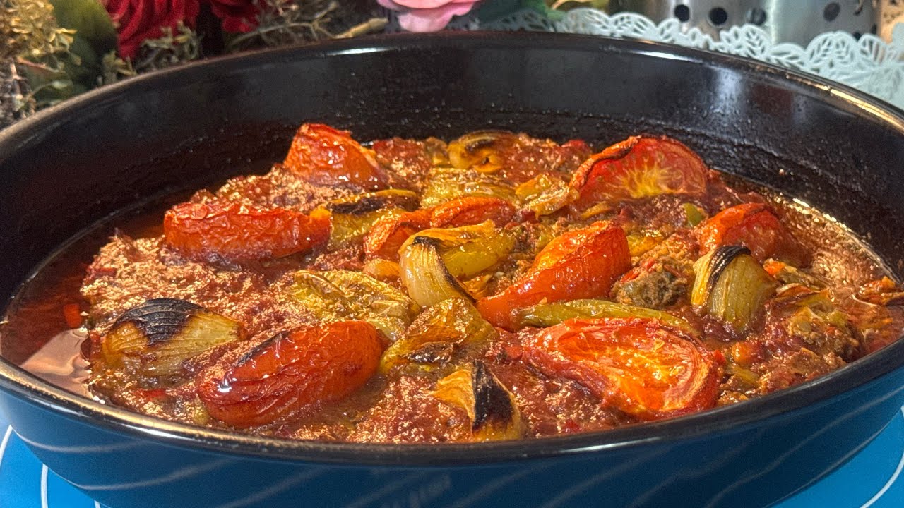 Hatay’da Böyle Yapılıyor! Evde Taş Fırın Tadında Kıymalı Tepsi Kebabı 🔥