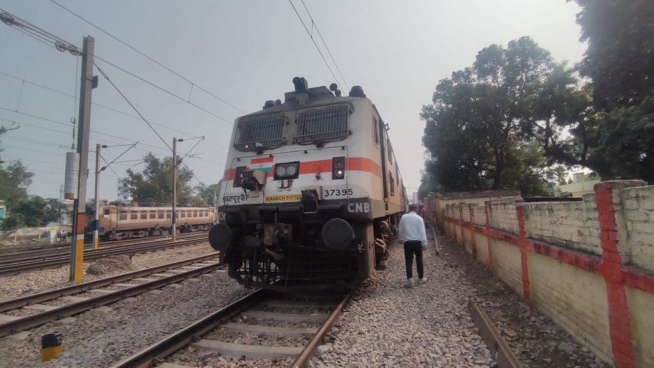 Kanpur Central To Etawah Junction Train Journey Slowly Train 🚆12419 Gomti Express 💯 Short Journey 🛤️