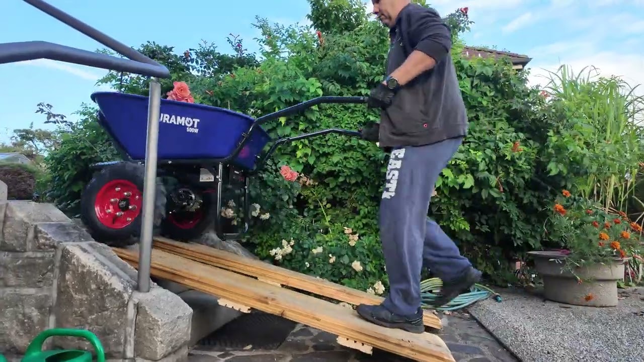 Elektrické motorové kolečko Duramot DUAL - pomáhal při odvozu koňského hnoje v náročných podmínkách