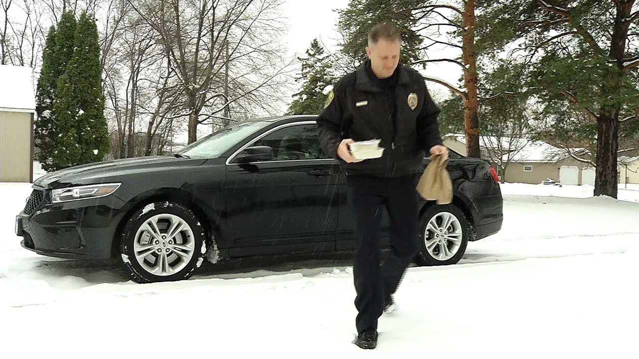 Brooklyn Park Police Deliver Meals on Wheels