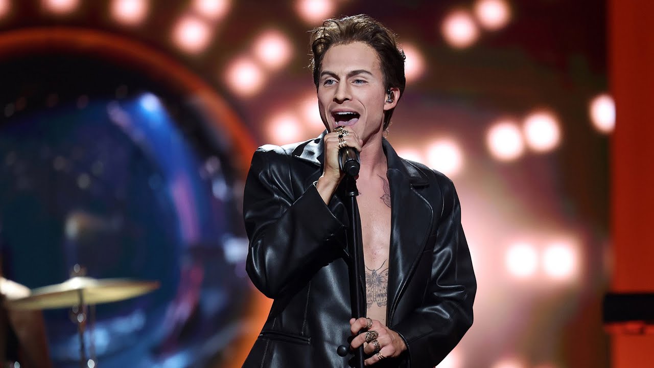Raoul Vázquez imita a Harry Styles en 
