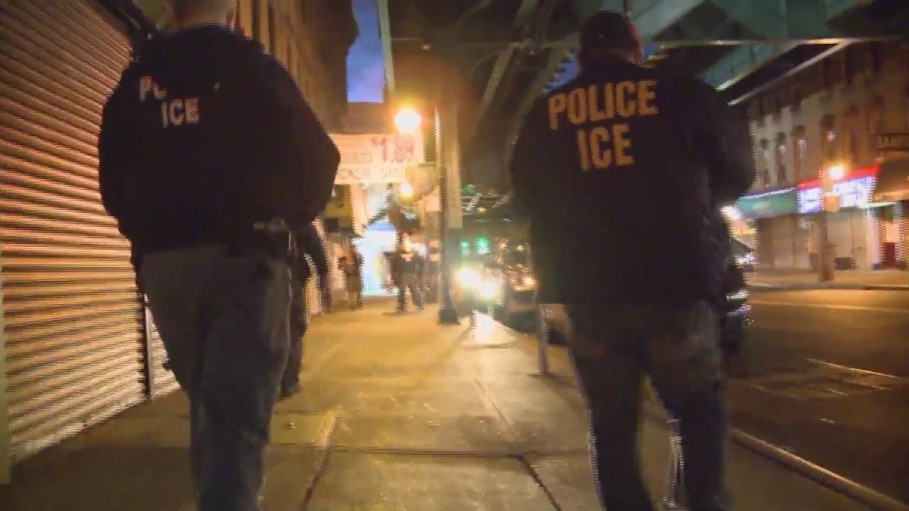 Acting deputy AG, Trump's 'border czar' visit Chicago to ‘observe’ immigration enforcement crackdown