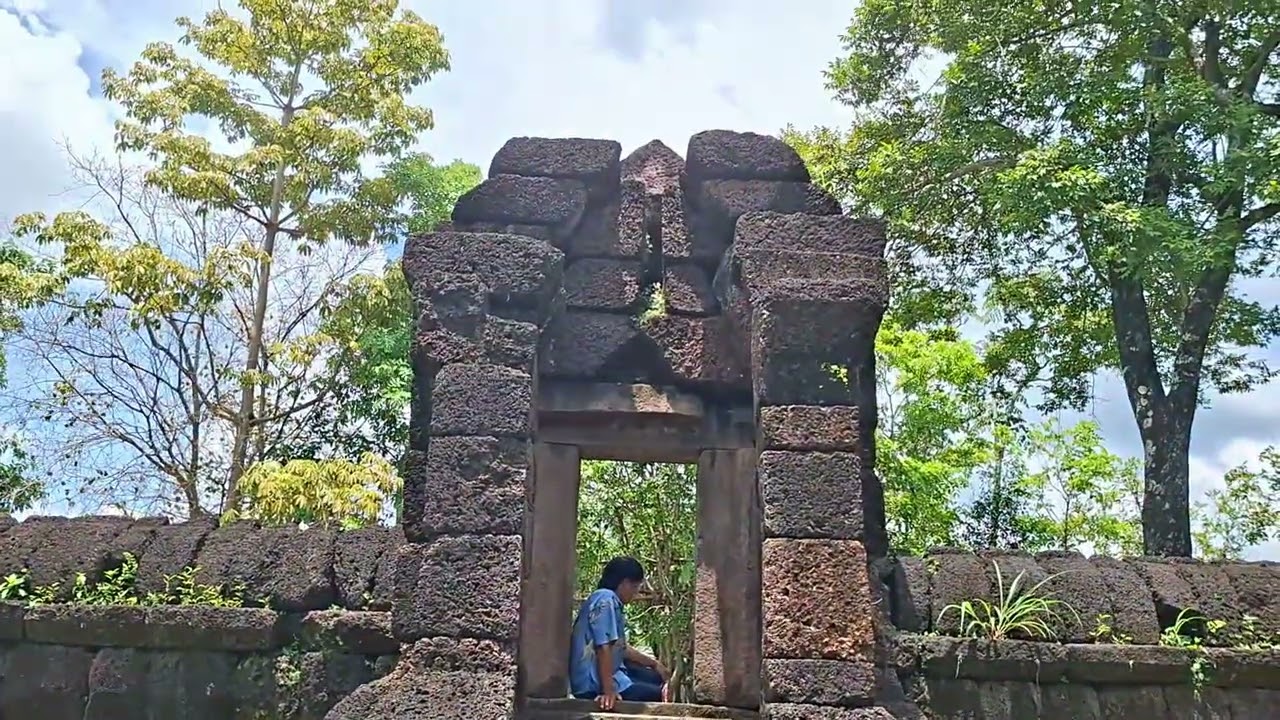 ปราสาทหินพระธาตุนางพญา อ.บุณฑริก จ.อุบลราชธานี 