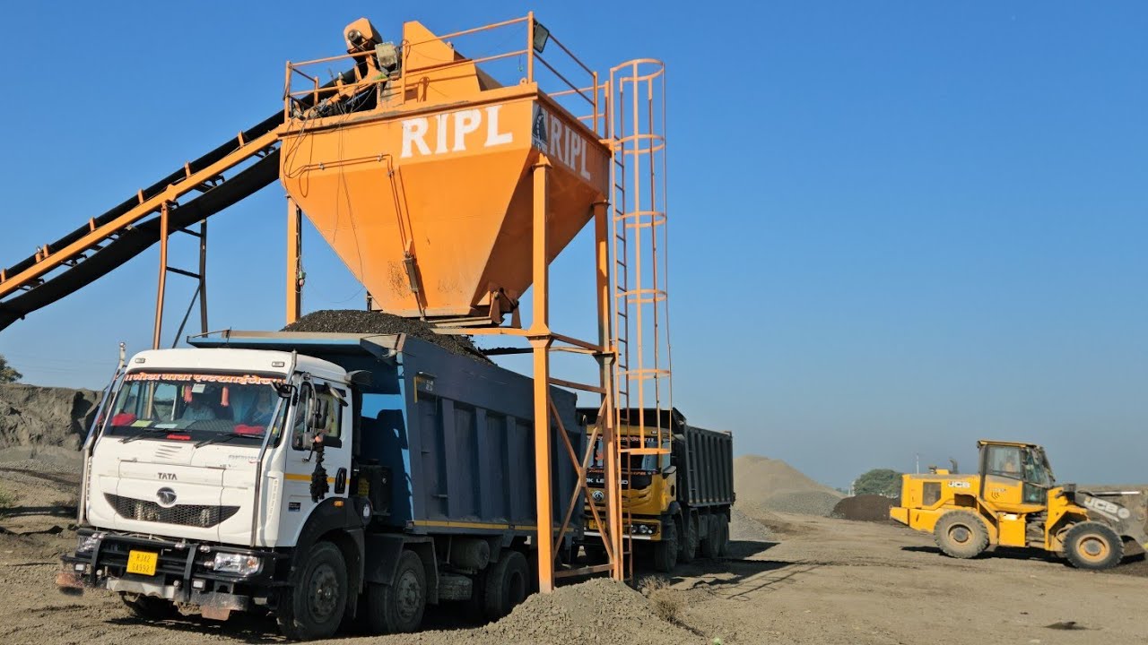 tata Signa { Bs6 3530 tk tipper truck } in loading wmm materia vogele machine video 