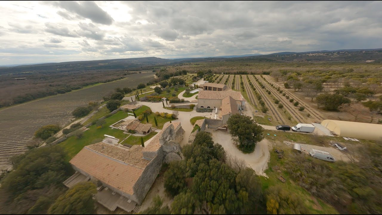 Les poignées de porte, les lampes et les cendriers [Domaine de Sarson]