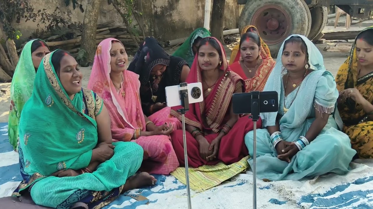बहुत ही प्यारा नाच गीत आप लोग सुनिए और और आनंद लीजिए