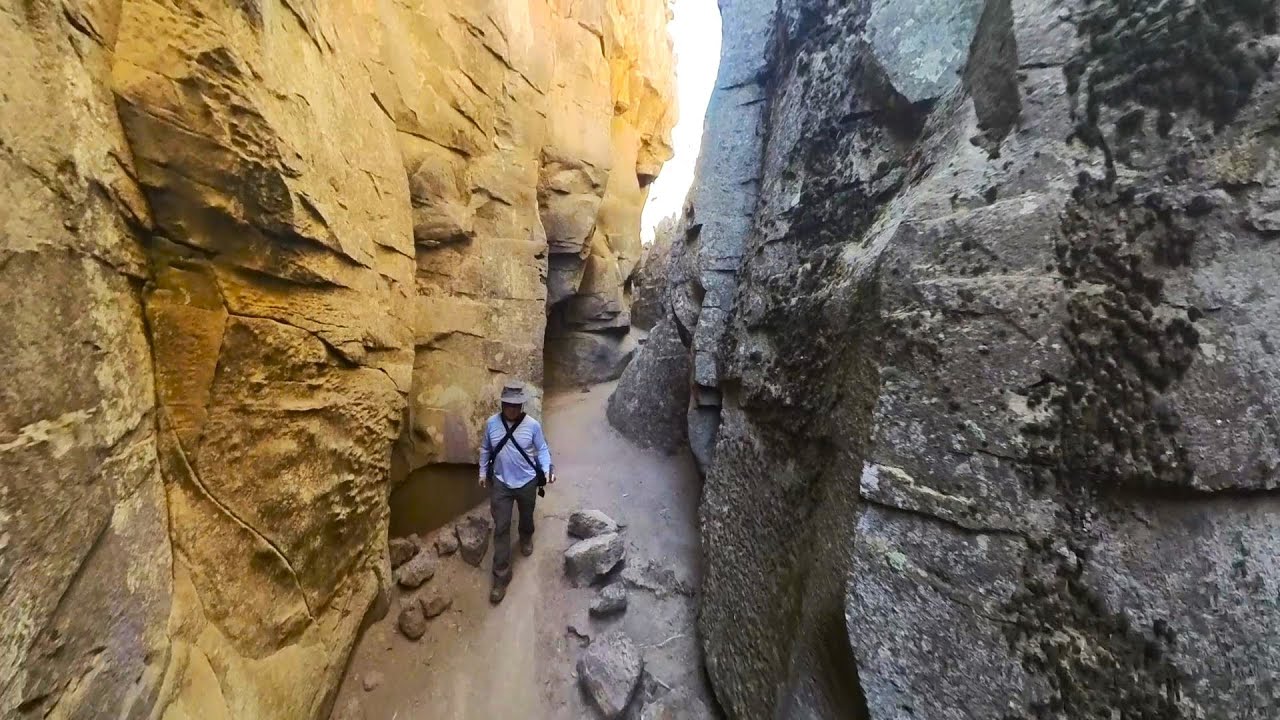 Crack in the Ground, Central Oregon