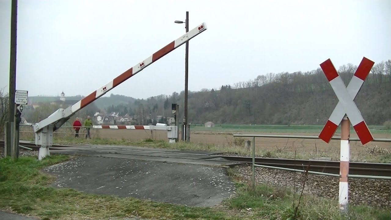 Spoorwegovergang Crossen an der Elster (D) // Railroad crossing // Bahnübergang