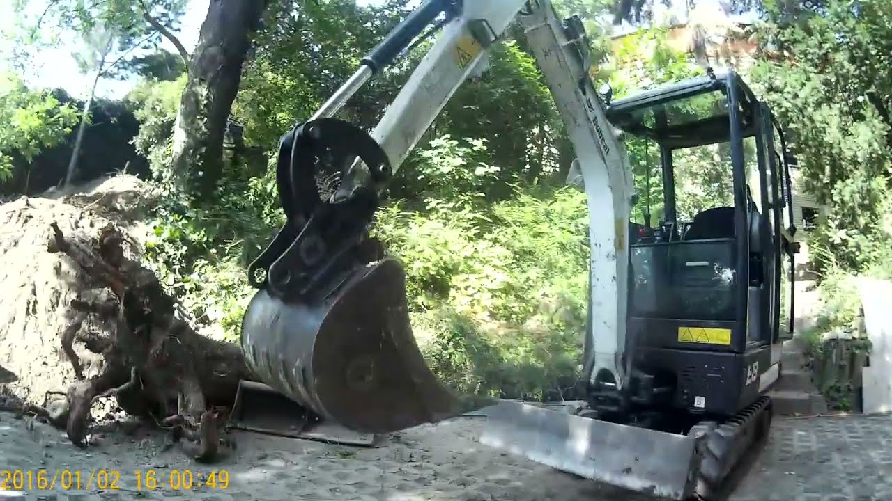 bobcat e19 mini excavator taking steps