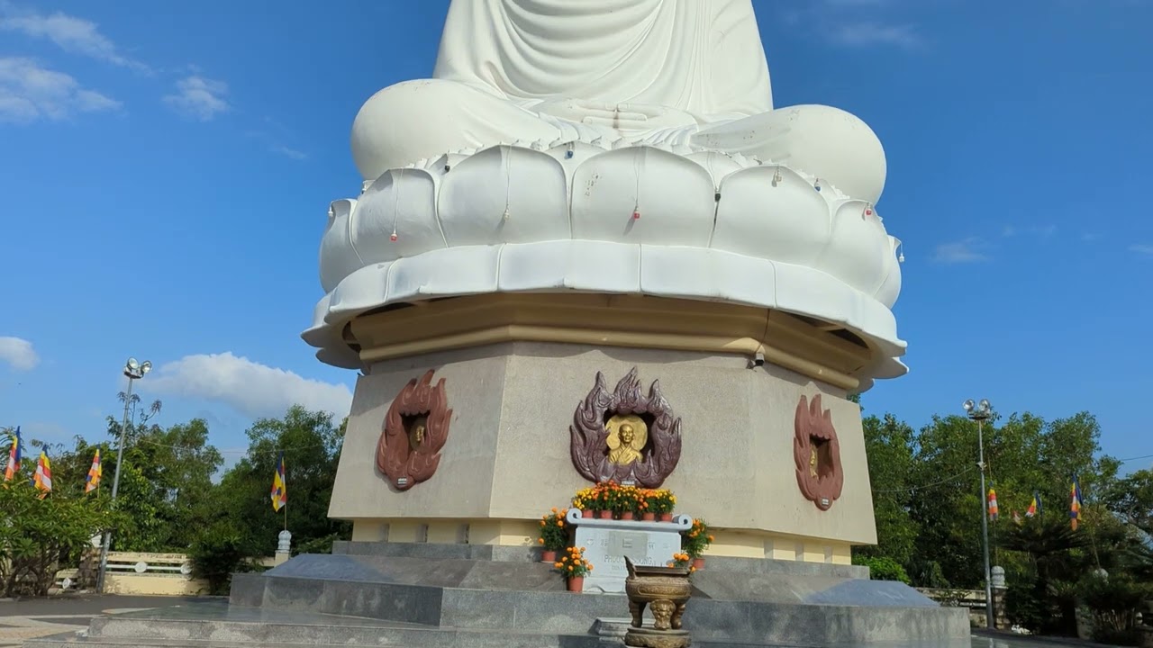 Đi Chùa Long Sơn + Nhà Thờ Đá Nha Trang Tết 2024