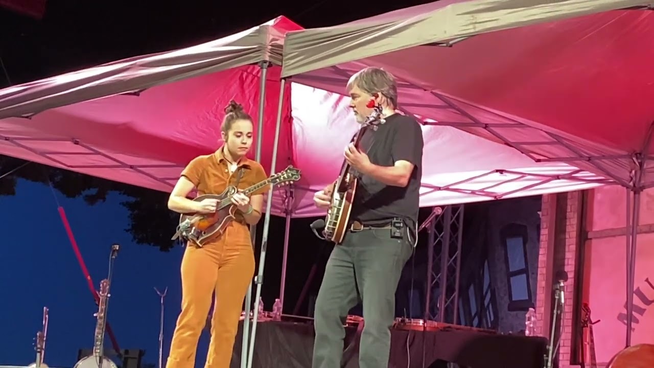 Bela Fleck and Sierra Hull- Psalm 136