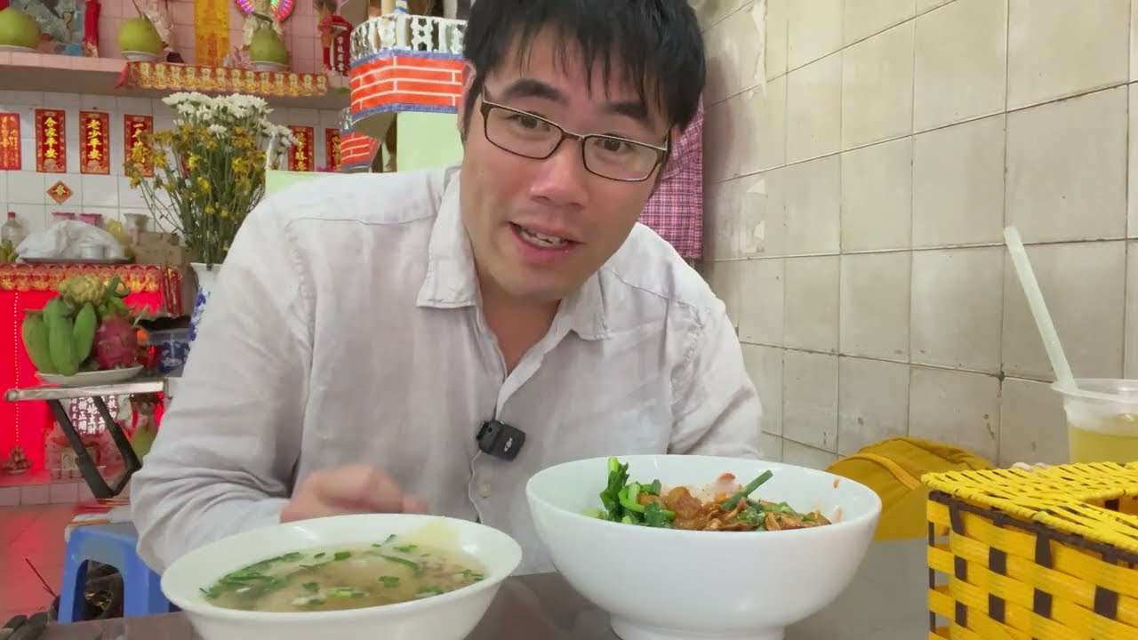 I Spoke Cantonese in Saigon, and THIS Happened! | Quán Mì Sủi Cảo Bò Kho Cô Cúc
