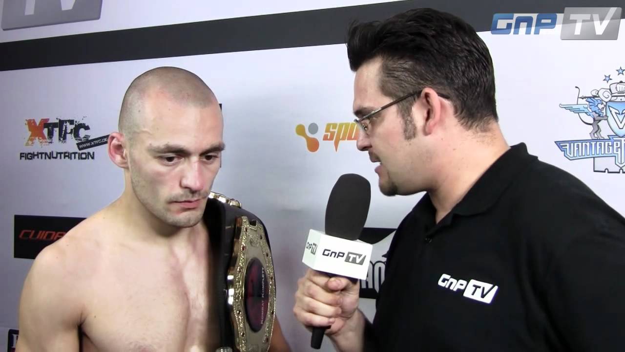 Kombat Komplett 6 - Patrick Berisha nach seinem Titelgewinn