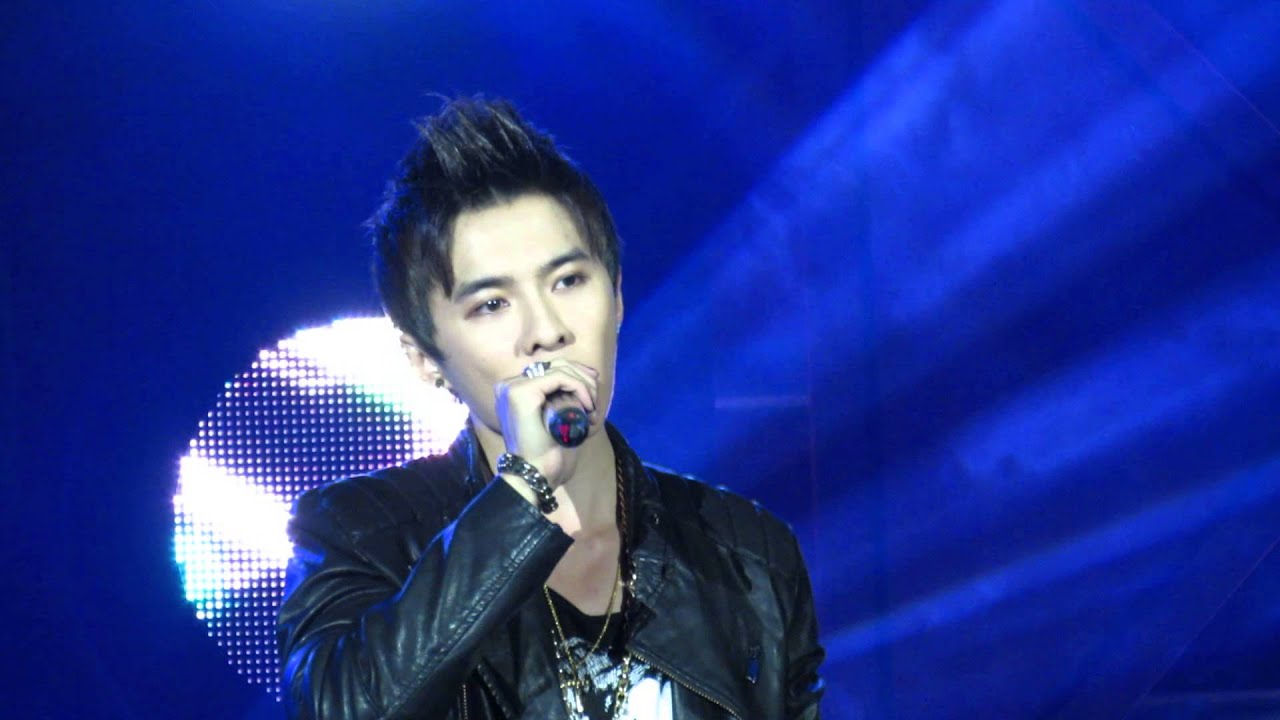 102 12 17台北科大聖誕演唱會唐禹哲 灰色河堤