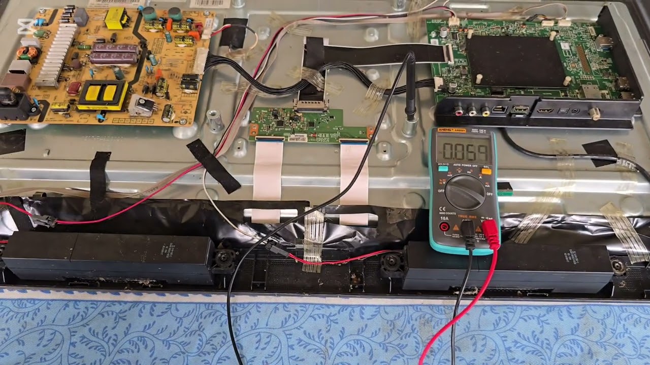 Skyworth smart TV is  display issue, although the backlight appears to be functioning correctly.