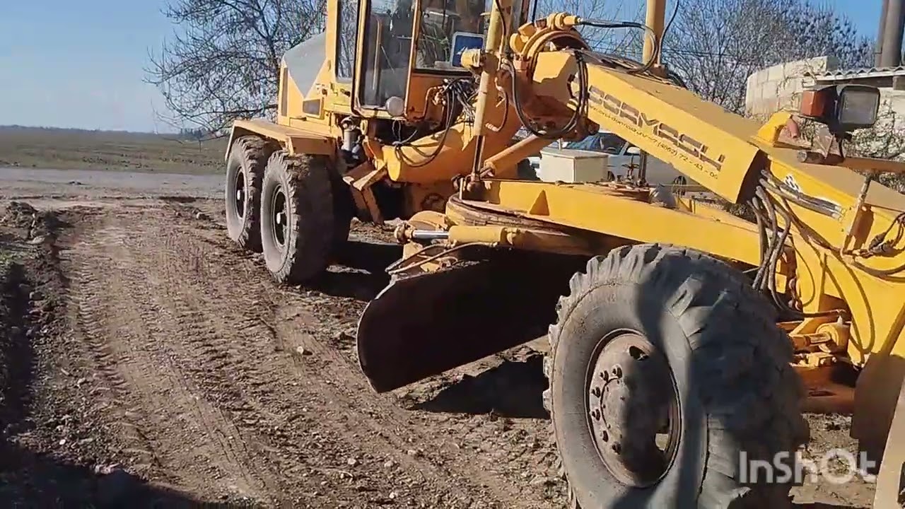 Kəhrizli kəndin Bələdiyyə sədri abadlıq işləri aparır.
