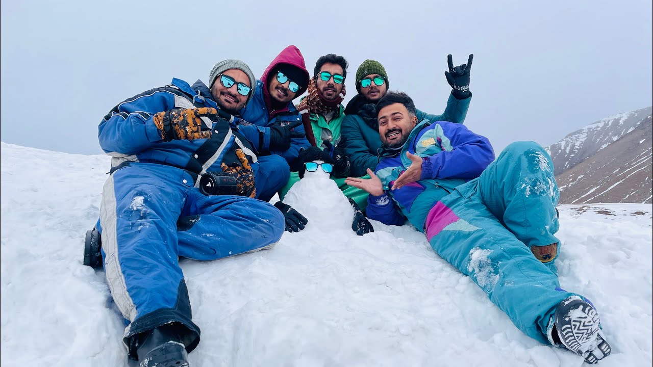 Manali New Year Trip Vlog | First Snowfall Experience 😍