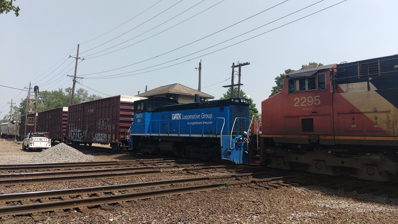 Trainspotting West Chicago and seeing a VIA rail charger set & more!