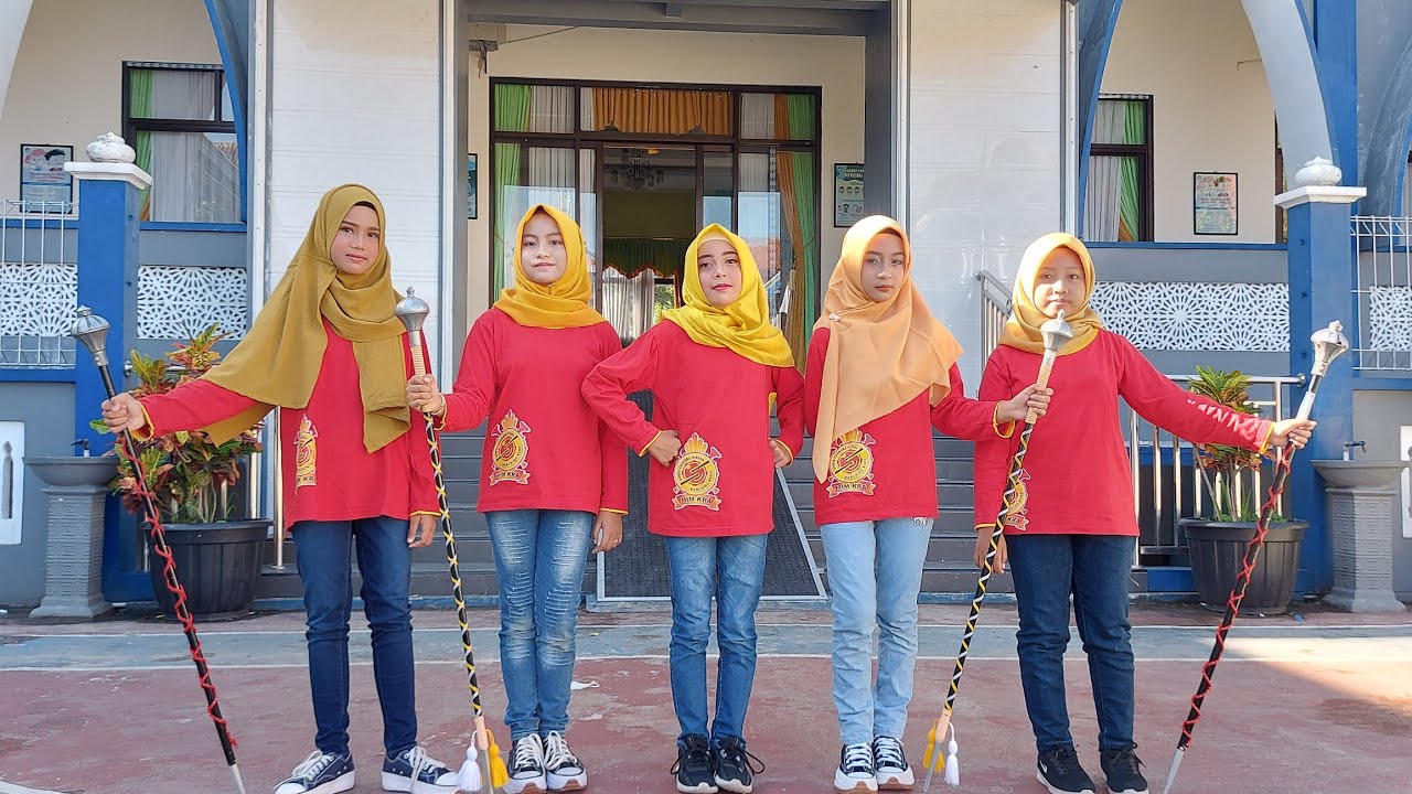 Penampilan Drumband Surya Candra Kirana di acara classmeeting MI Muhammadiyah Karanganyar