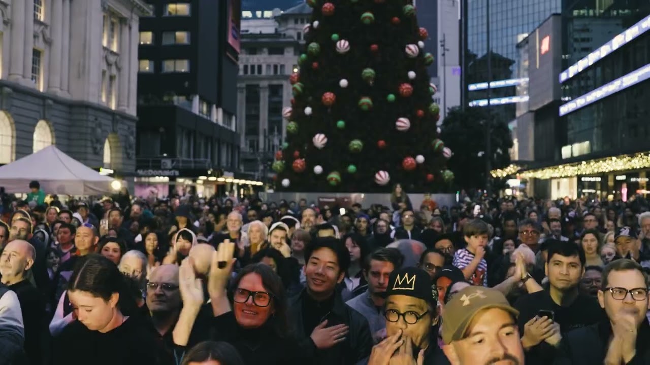 Auckland's Giant Christmas Tree, Te Manaaki!