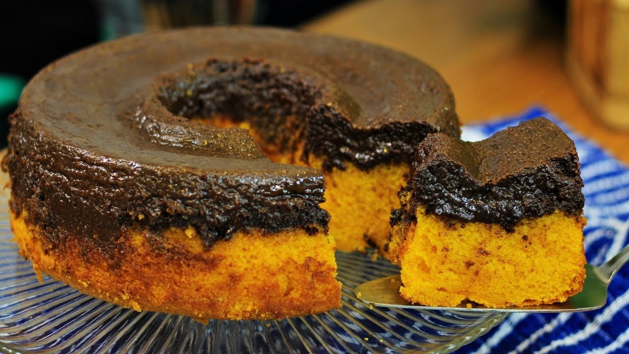 BOLO DE CENOURA INVERTIDO COM BRIGADEIRO QUE JÁ SAI RECHEADO DO FORNO