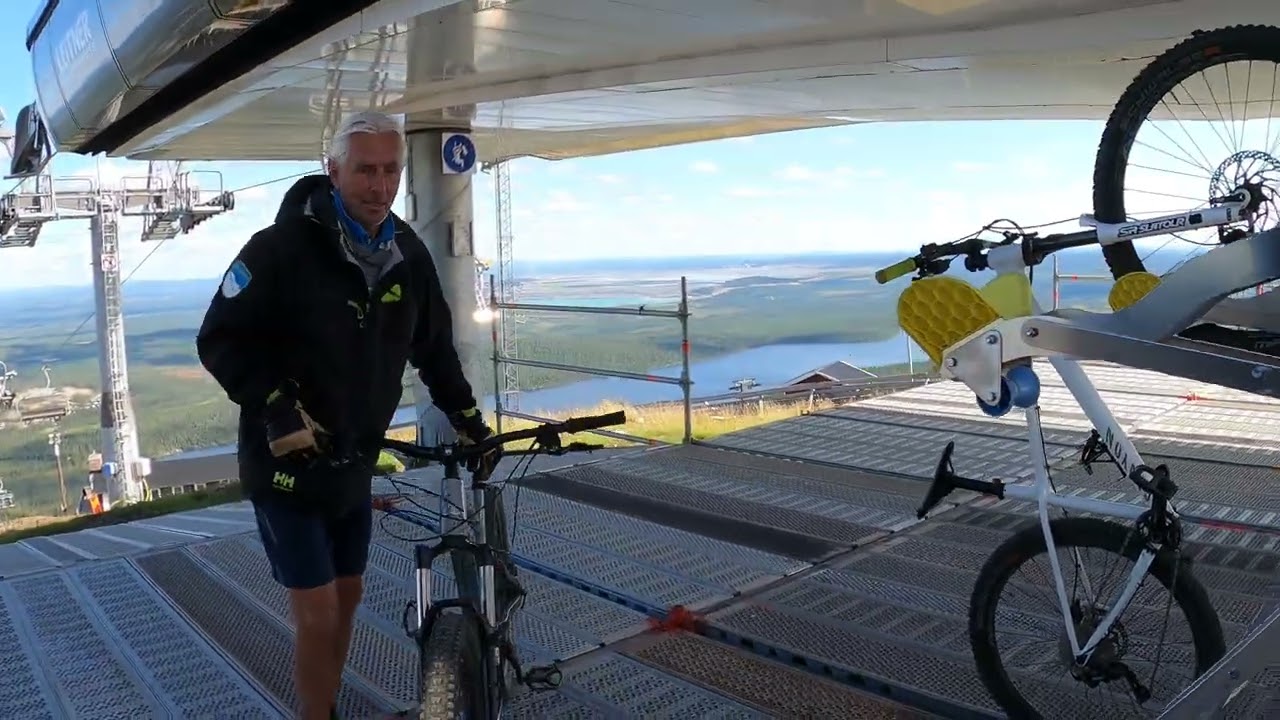 Dundret liften är igång ! Cyklisterna anländer till perrongen !