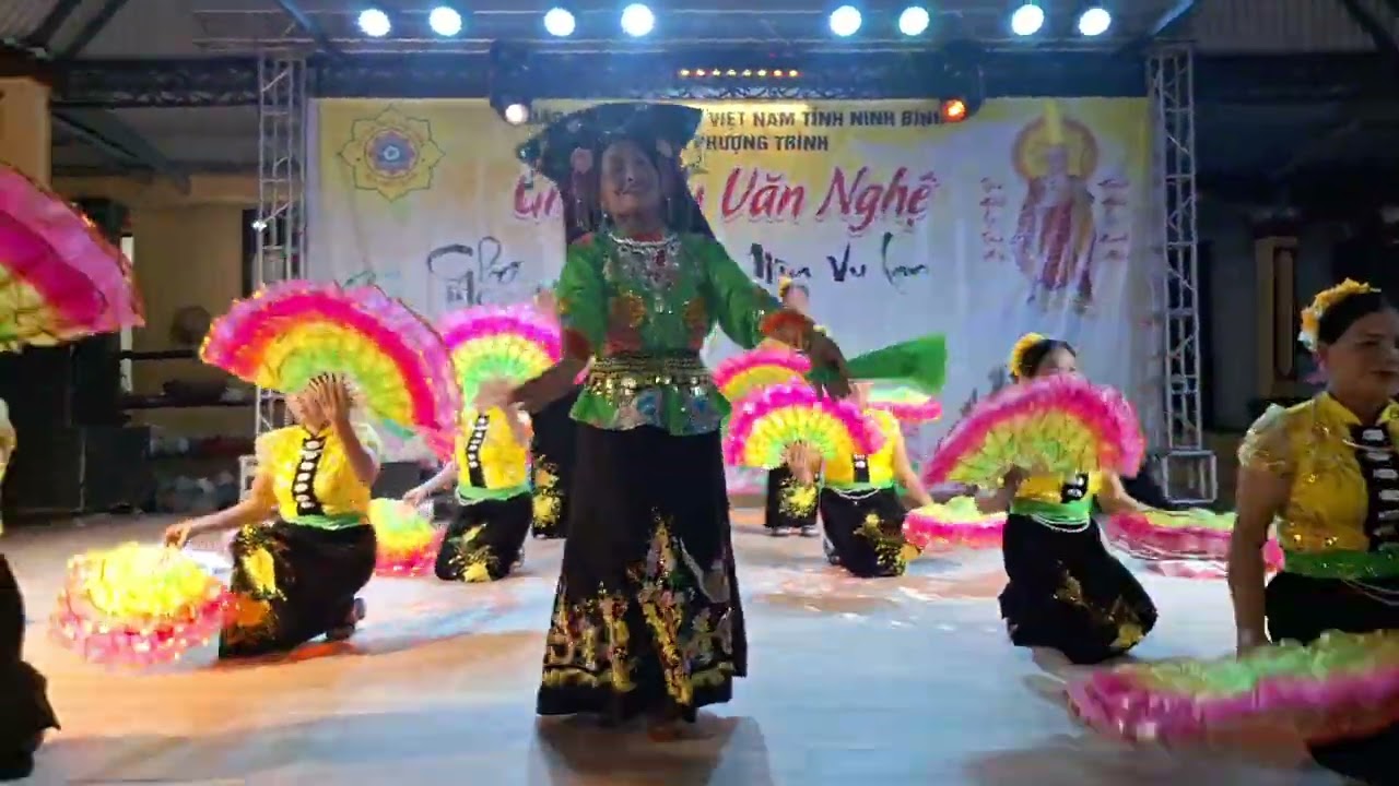 Toàn cảnh giao lưu văn nghệ chùa phượng trình 
