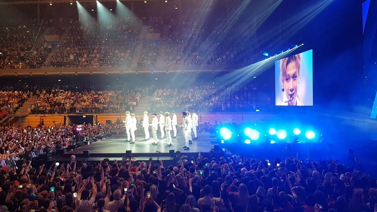 KBS Music Bank Berlin - Wanna One (워너원) - Pick Me (나야 나) and  Bang Bang Bang (뱅뱅뱅)- Side View Fancam