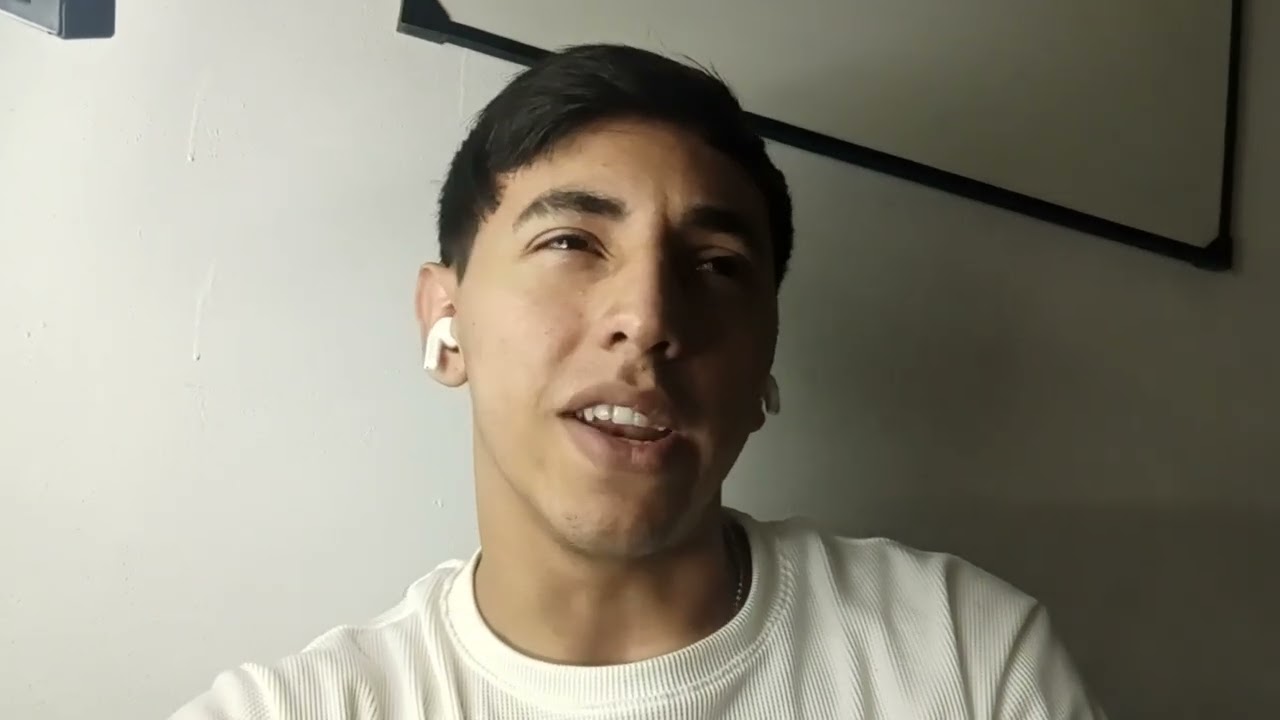 Los pendej0s de 15-25 años en redes sociales...