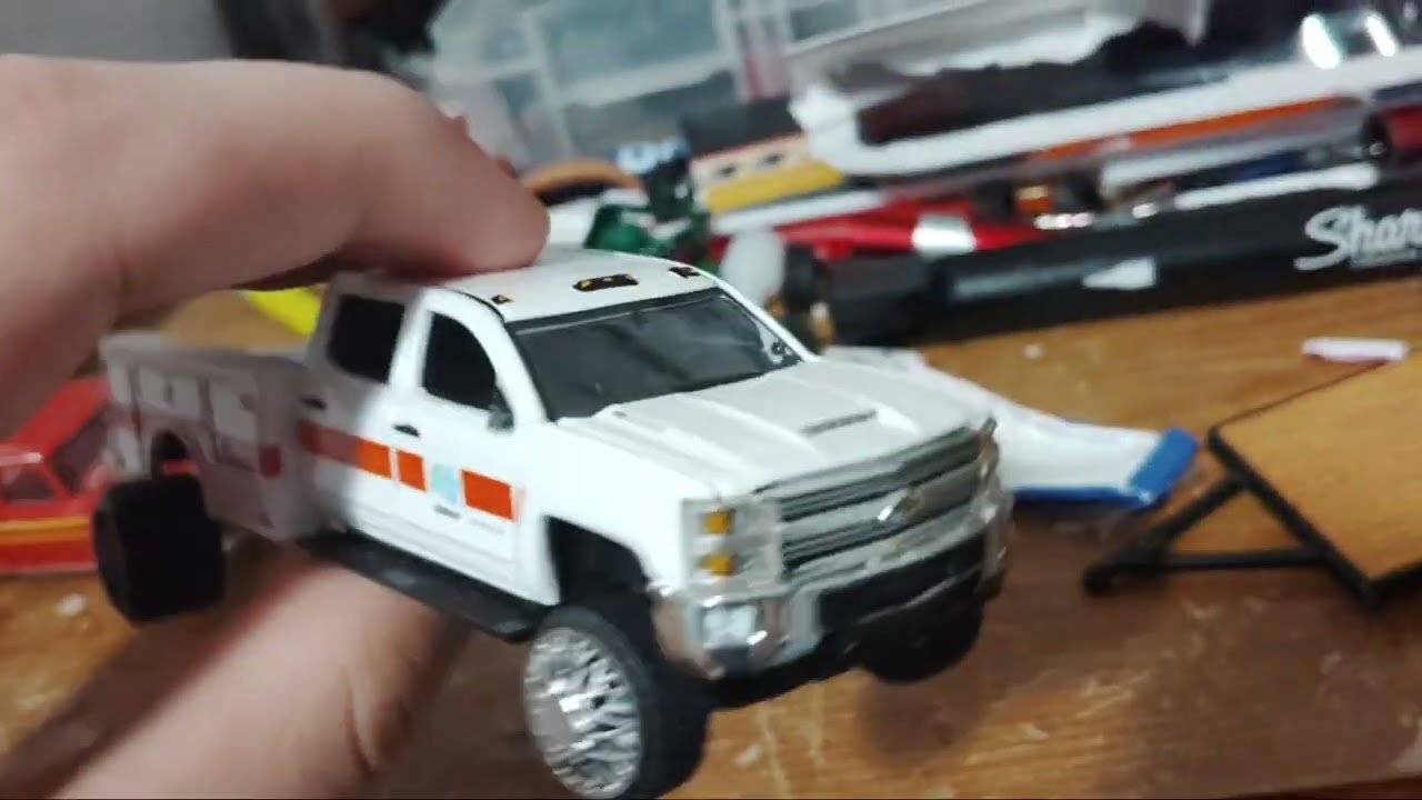 Build and custom 1/64 trucks 