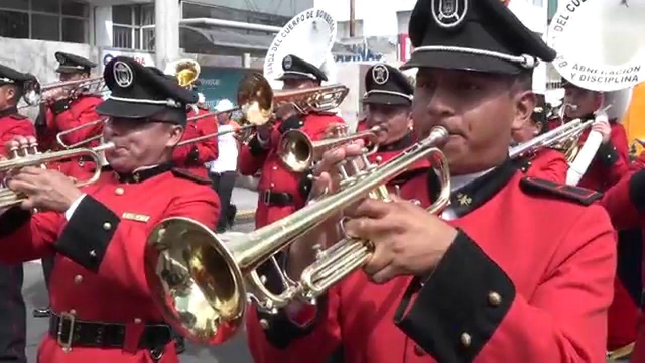 BOMBEROS QUITO EN DESFILE DE LA CONFRATERNIDAD 2015