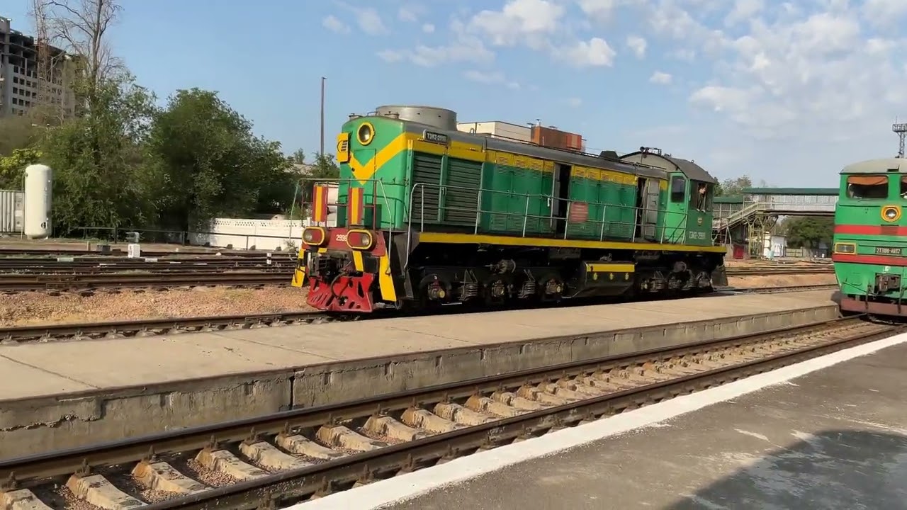 Shunting diesel locomotive at 