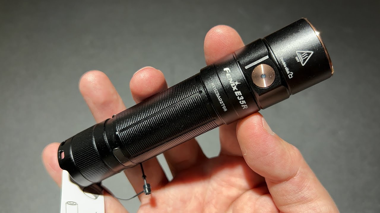 FENIX E35R แรงแสงสุดพลังขนาดพกพา