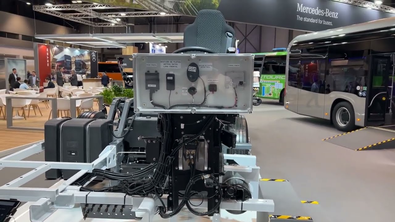 2023 Mercedes Chasis OC 500 RF Walkaround FIAA Madrid Ifema 2022