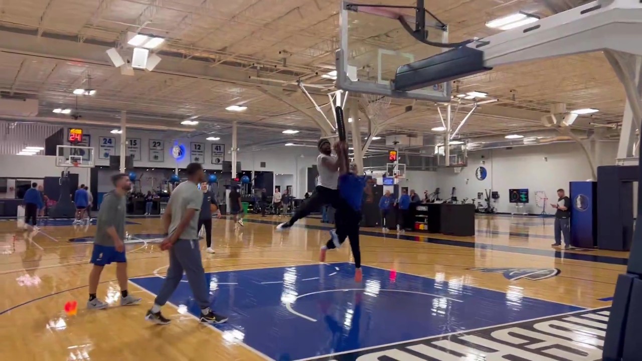 KYRIE IRVING (ACL recovery) WORKING OUT WITH COACH PHIL HANDY AFTER TODAYS MAVERICKS PRACTICE