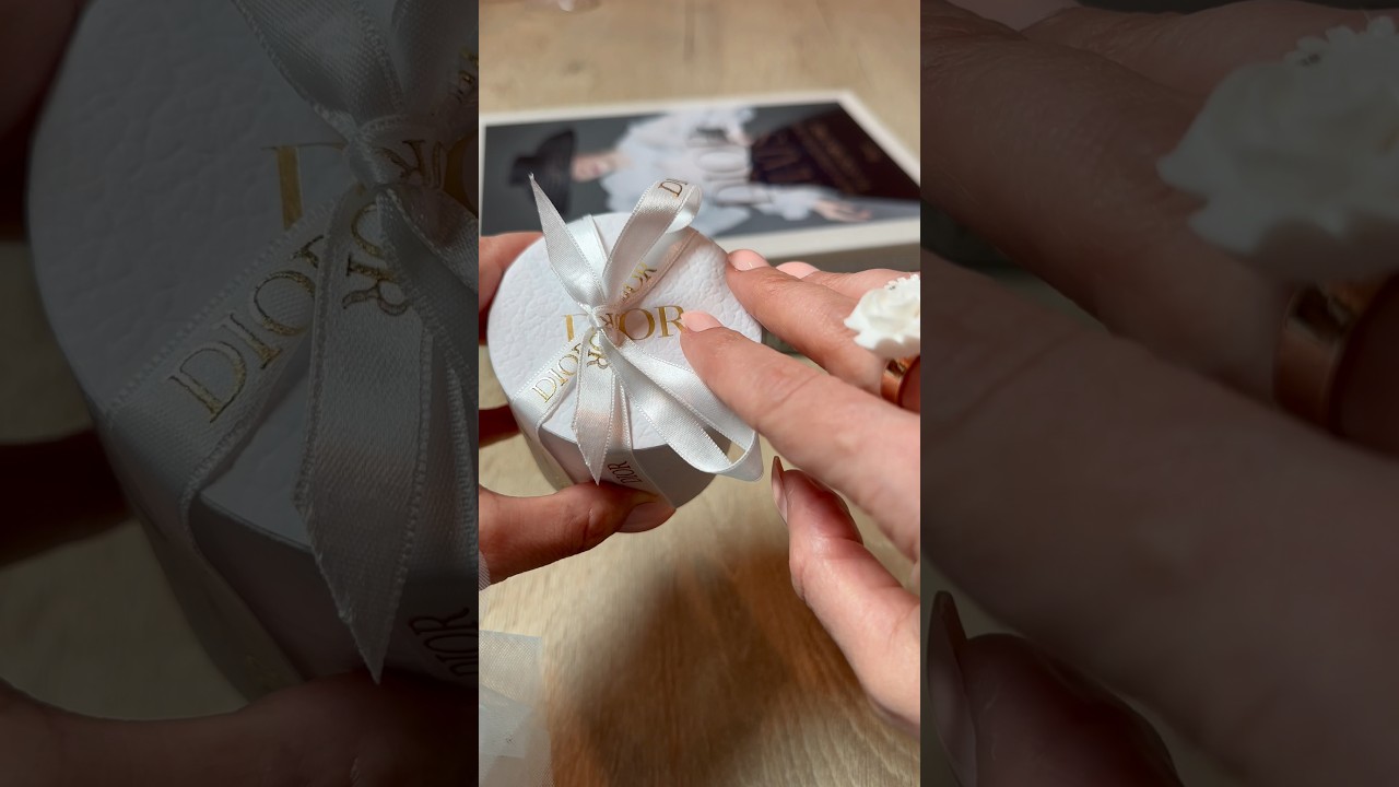 Dior unboxing 😍@Dior #unboxing #twilly #luxuryunboxing