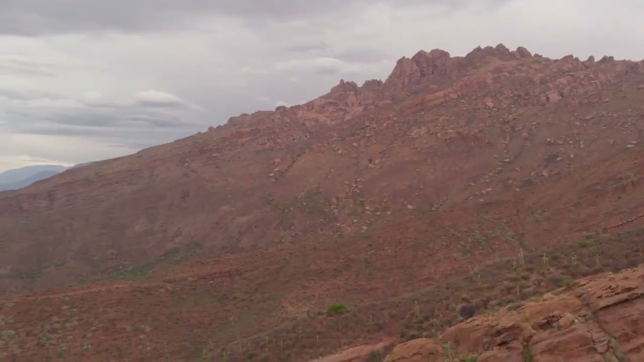 Vuelo de Drone por cañadón en Brealito