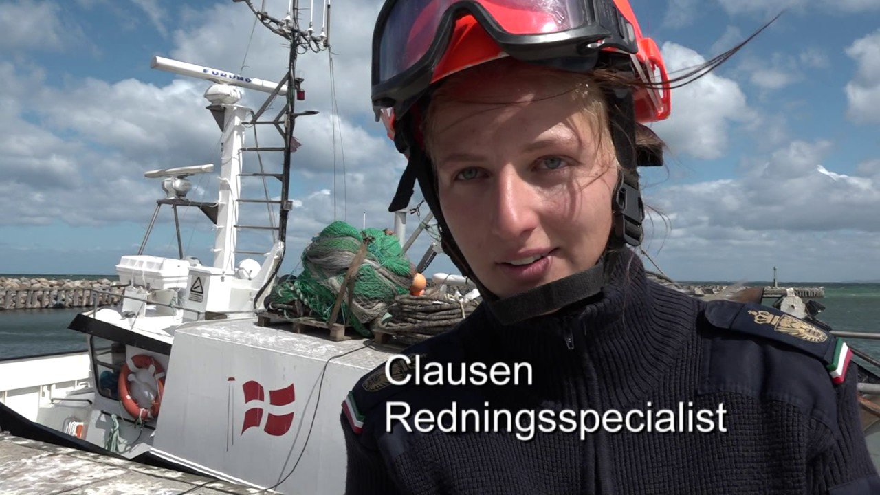 Beredskabsstyrelsen renser fiskekutter   (Ses med lyd)