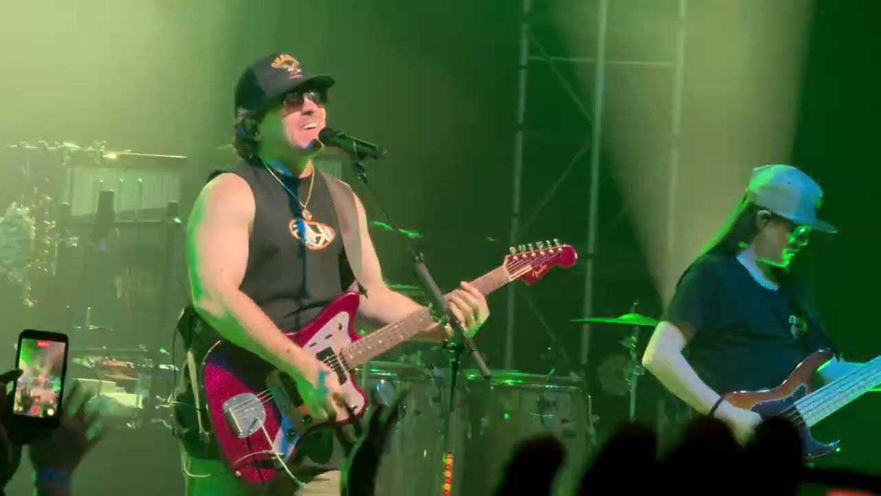 The Elovaters opening with “Roll Up” at Ventura Music Hall