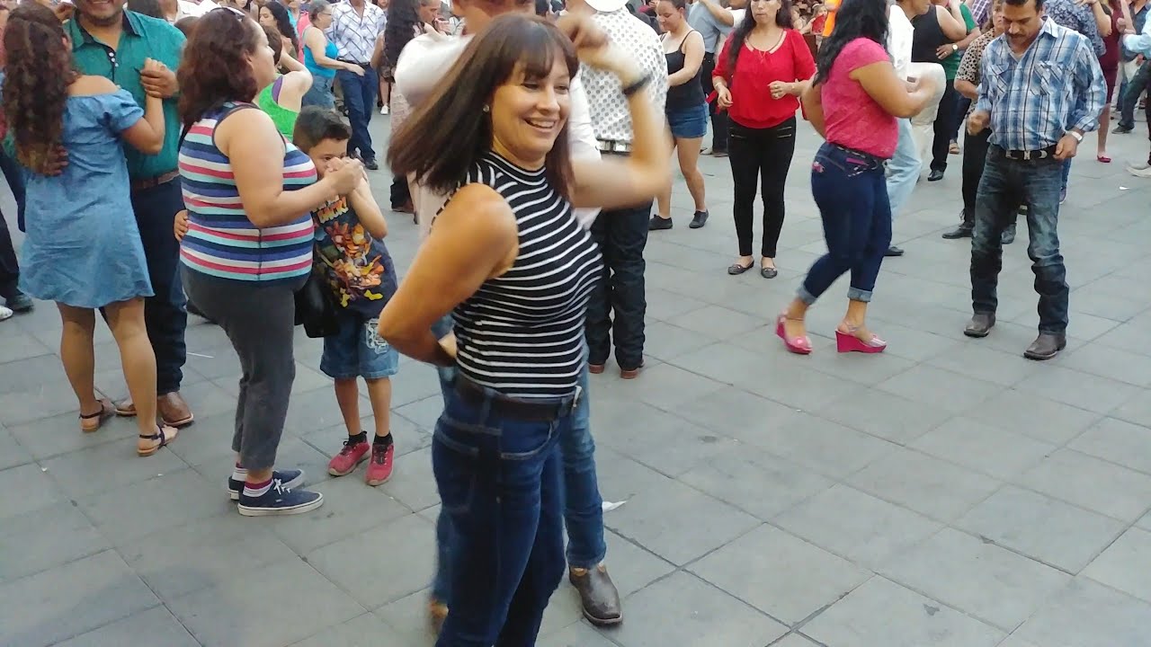 El ropavejero/ Srta cumbia/ Familia etica