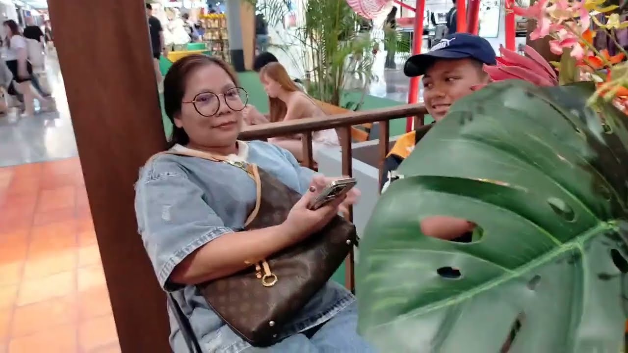 KITA KELUAR JALAN2 SANTAI2 HARI INI #jalanjalan #santaisantai #dekorasi 