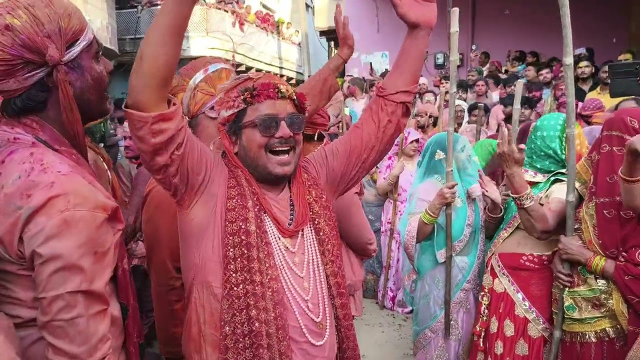 कैसे कैसे छेड़ते है रसिया नंदगांव में #Shorts  #YouTubeShorts  #HoliShorts  #ViralShorts 
