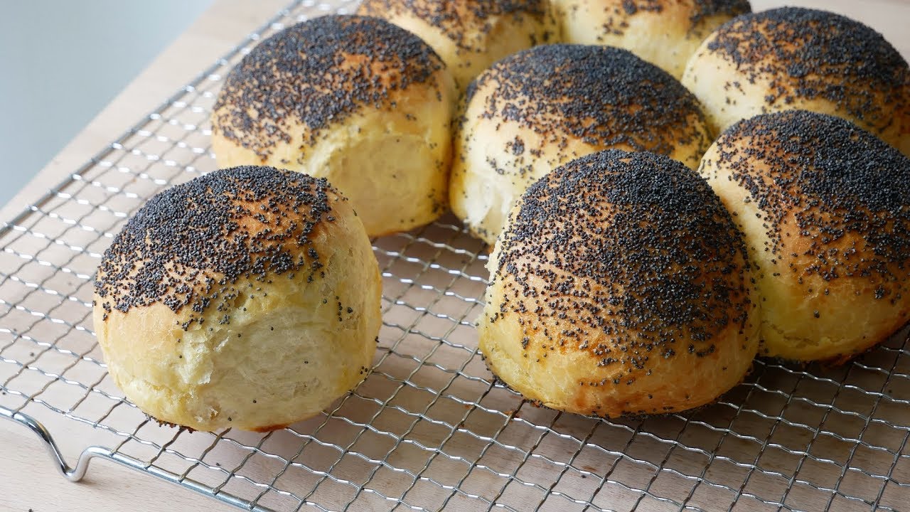 Brötchensonne mit Mohn Selber Machen || Bread Roll Wheel with Poppy Seeds || [ENG SUBS]