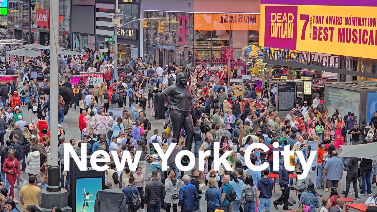 The Energy of Times Square | NYC Street Scenes