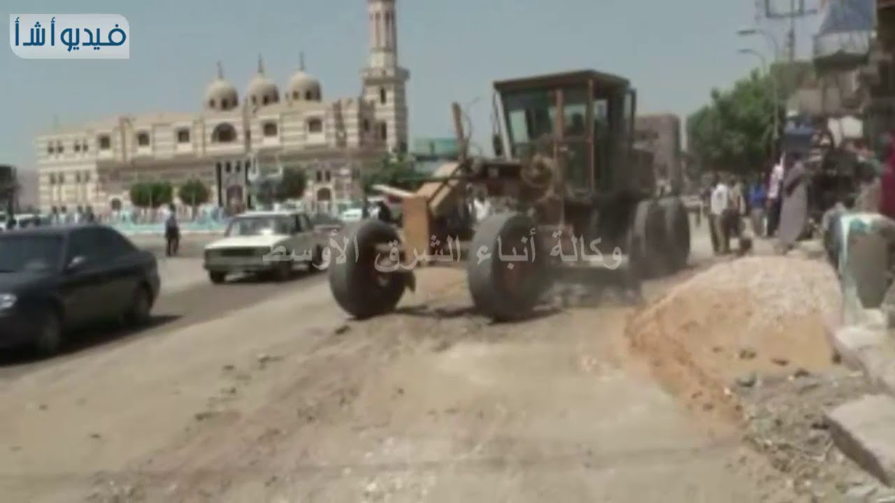 محافظ سوهاج يقوم بجولة تفقدية مفاجئة بدائرة مركز أخميم ويحيل رئيس قرية الحواويش للتحقيق لسؤ النظافة