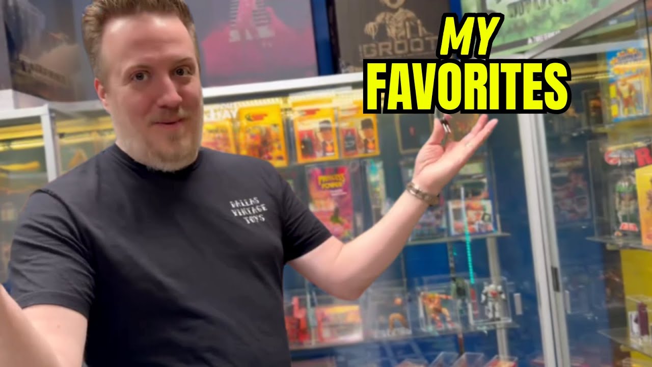 Шон показал свои любимые вещи в магазине Dallas Vintage Toys.