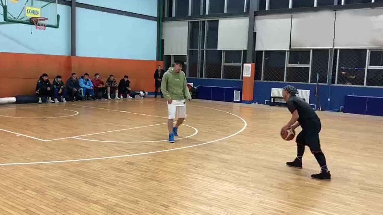 5‘7“ Hook Shot Streetballer vs 6'5