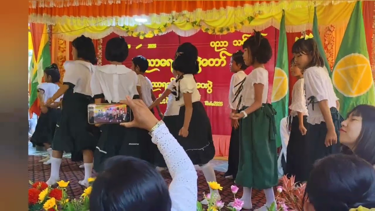 Grade3ကျောင်းသူလေးများရဲ့ စုံညီအက(ရှက်လည်း ရှက်ပါတယ်)