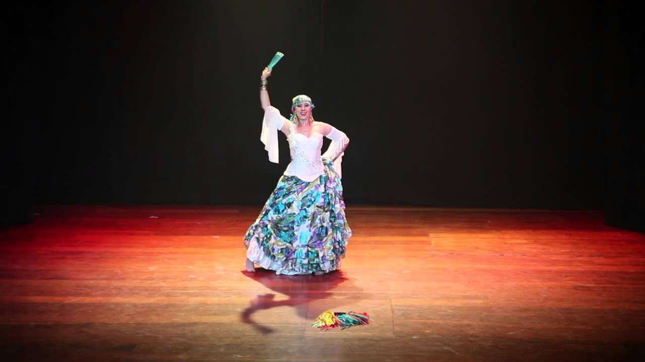 Indiara Cafarchio -Dança Cigana - Show de Gala Mosaique 2013