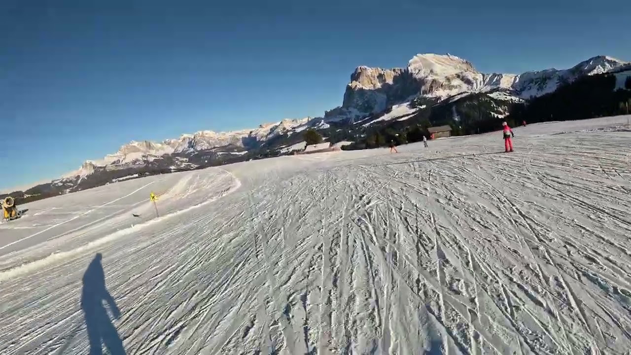 Skiing in Alpe di Siusi, relaxing red piste